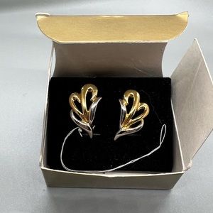 New| Avon vintage two tone clip on earrings